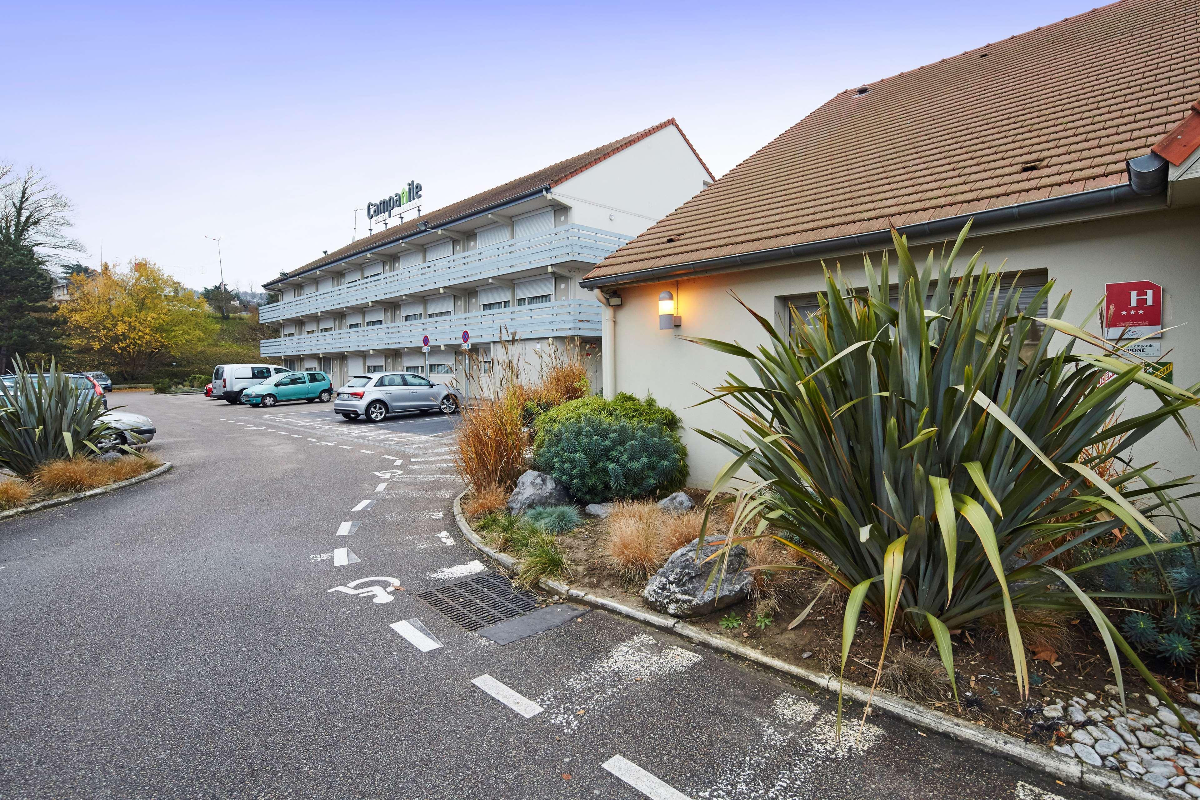 Hotel Campanile Épône Exterior foto